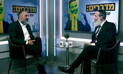 צבי יחזקאלי בשיחה עם הרב פנגר