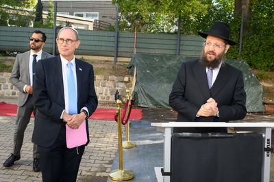 הרב טייכטל ושר התפוצות