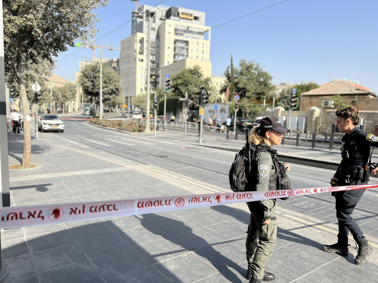 הולך רגל נפגע מהרכבת הקלה; פונה במצב קשה ולא יציב