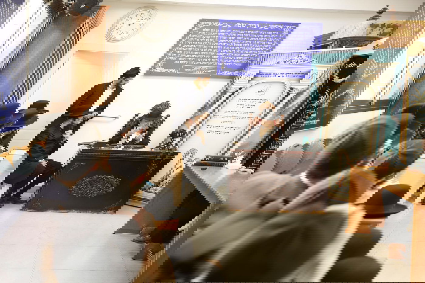 אברכי גור מערד נבחנו בבתיהם של גדולי הרבנים