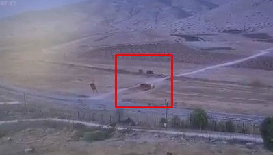 תיעוד דרמטי: הרכב לפתע עולה באש - והמחבלים נמלטים