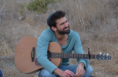 עקיבא נתן בלחן חדש לפיוט העתיק: "אשר אימתך"