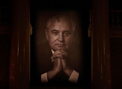 תמונתו של ג'ורבצ'וב בהלוויה