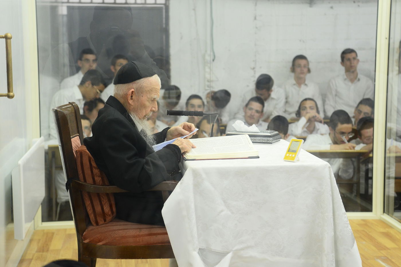 תיעוד מרהיב: נשיא המועצת בן ה-99 במסירת שיעור כללי