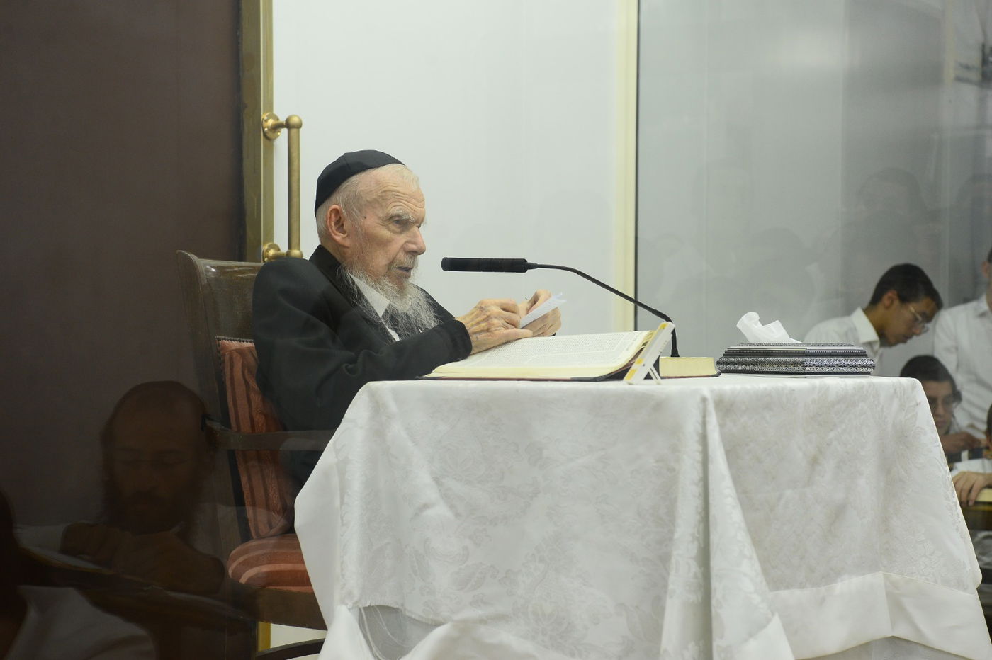 תיעוד מרהיב: נשיא המועצת בן ה-99 במסירת שיעור כללי