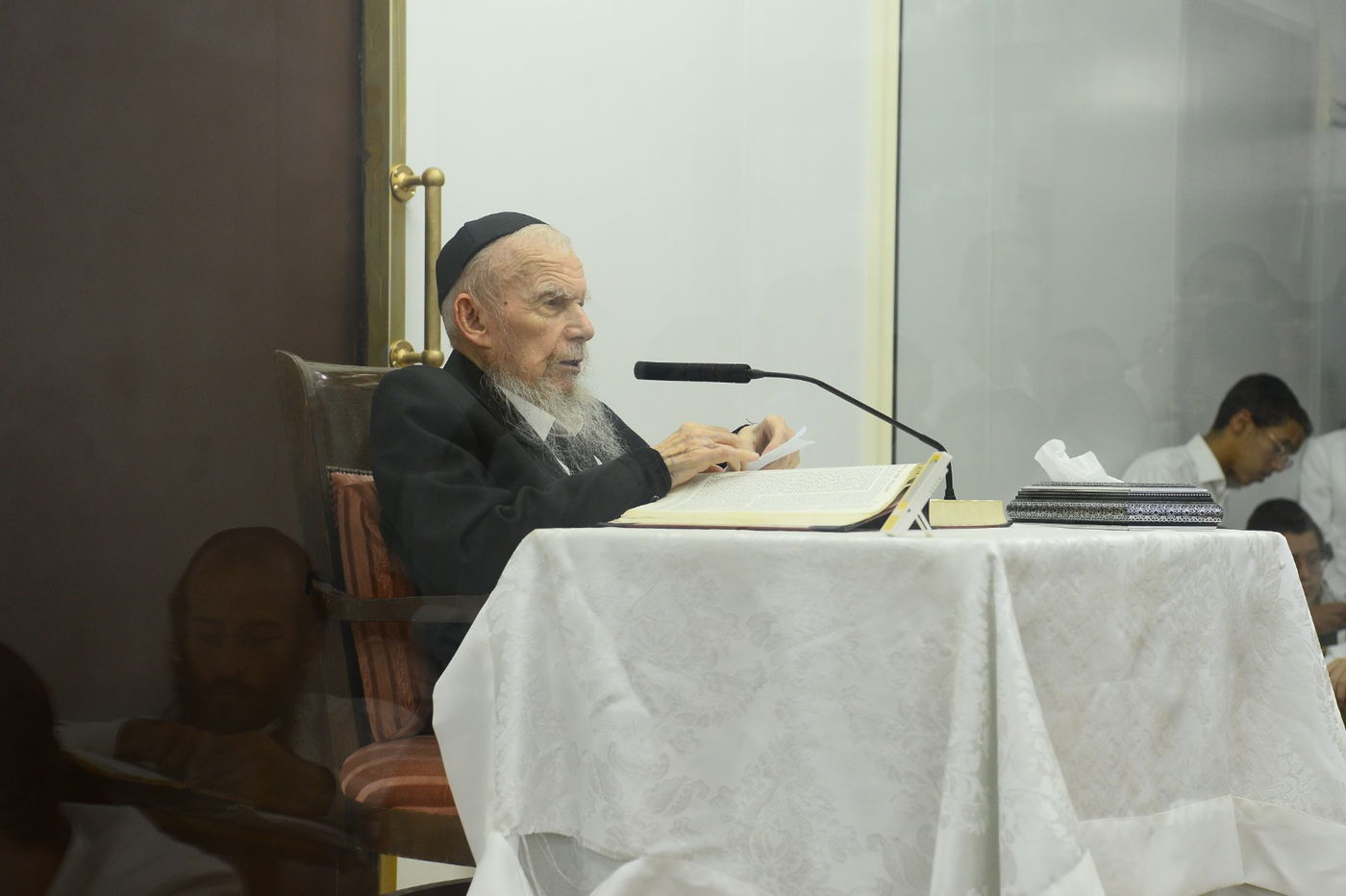 תיעוד מרהיב: נשיא המועצת בן ה-99 במסירת שיעור כללי