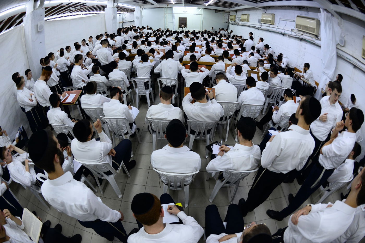 תיעוד מרהיב: נשיא המועצת בן ה-99 במסירת שיעור כללי