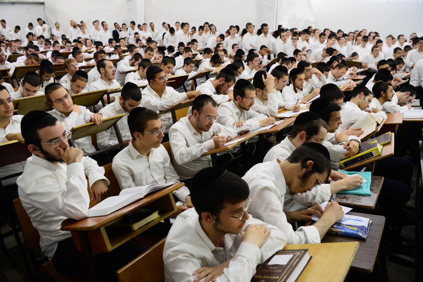 תיעוד מרהיב: נשיא המועצת בן ה-99 במסירת שיעור כללי