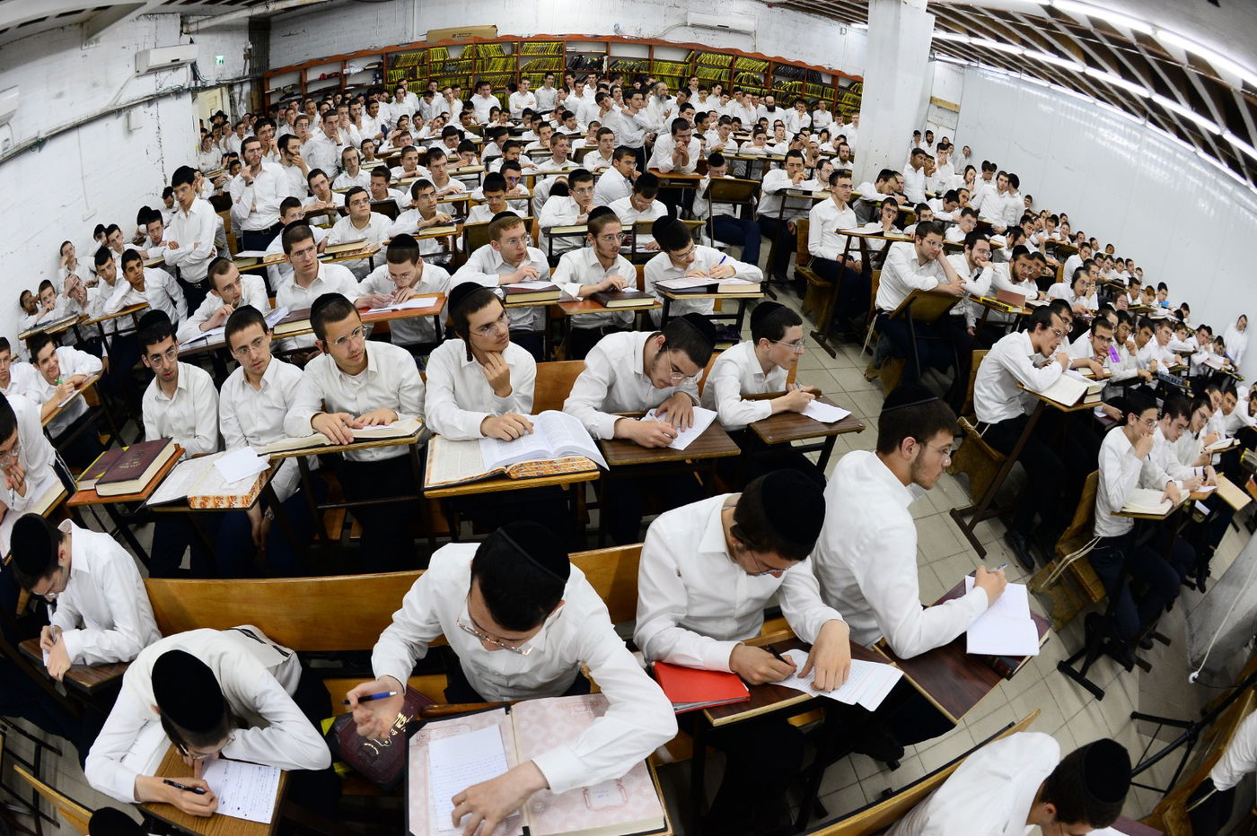 תיעוד מרהיב: נשיא המועצת בן ה-99 במסירת שיעור כללי