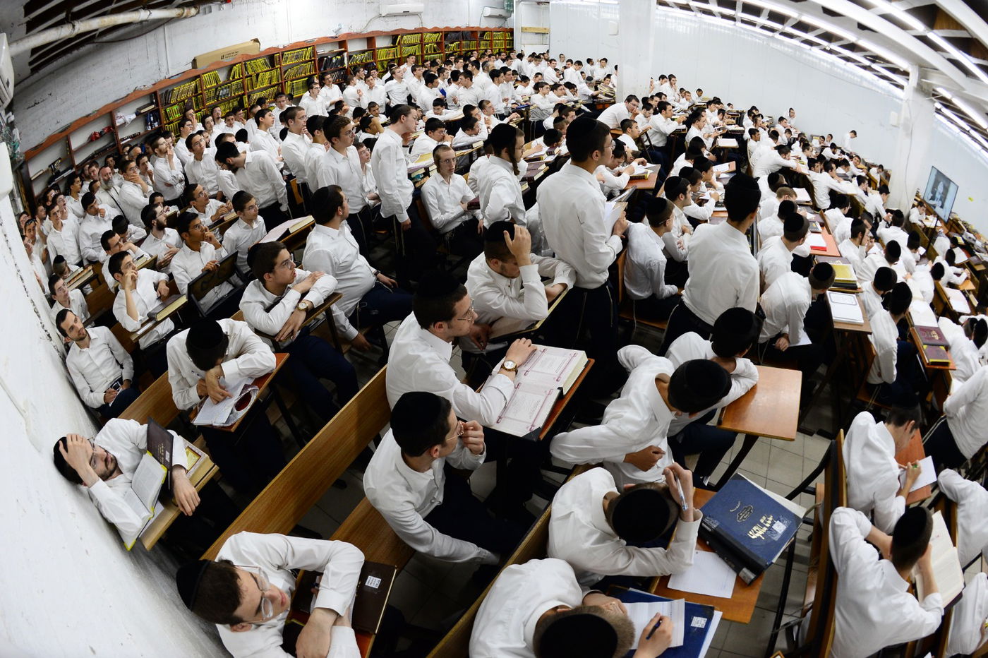 תיעוד מרהיב: נשיא המועצת בן ה-99 במסירת שיעור כללי