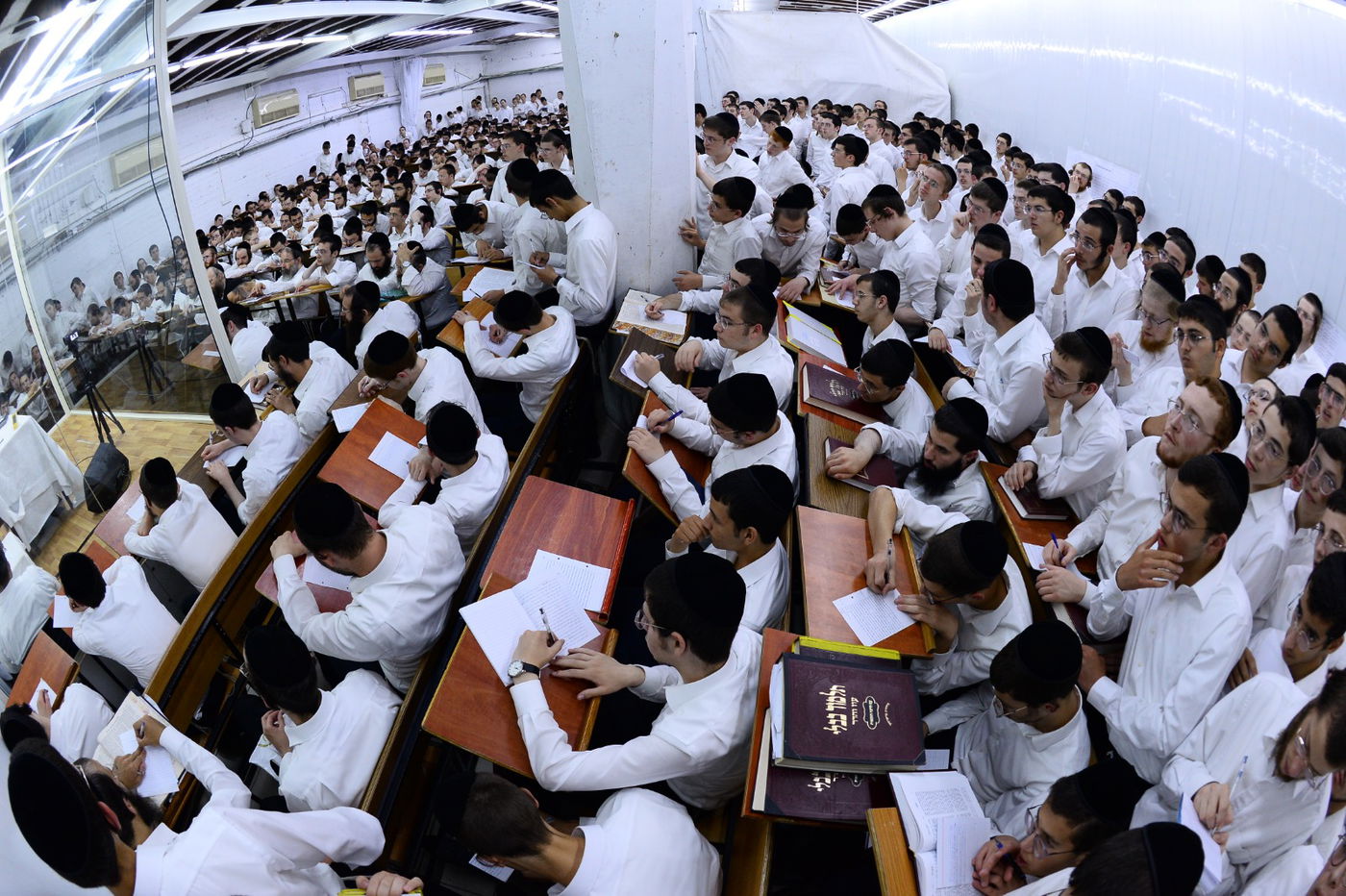 תיעוד מרהיב: נשיא המועצת בן ה-99 במסירת שיעור כללי