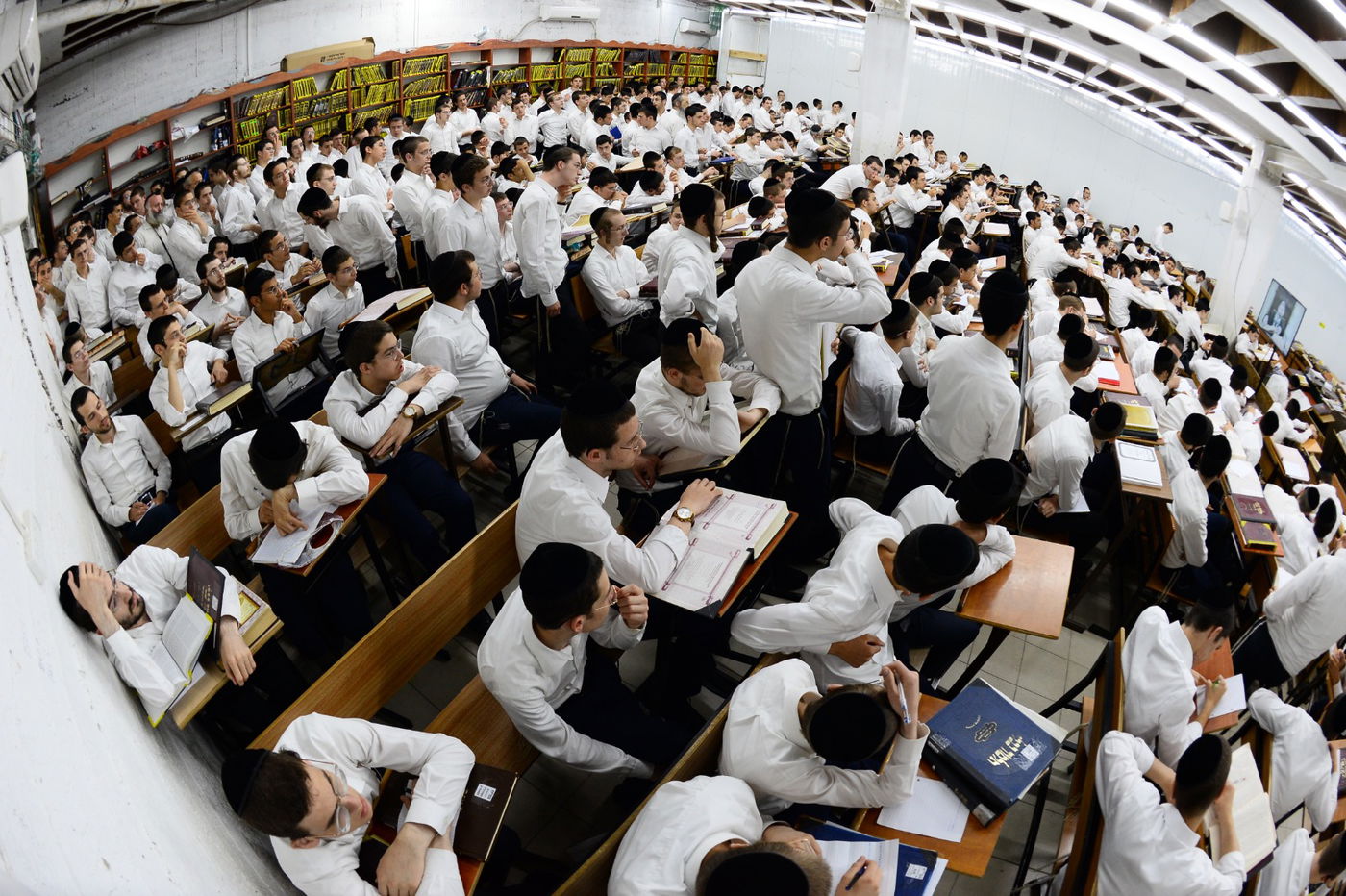 תיעוד מרהיב: נשיא המועצת בן ה-99 במסירת שיעור כללי