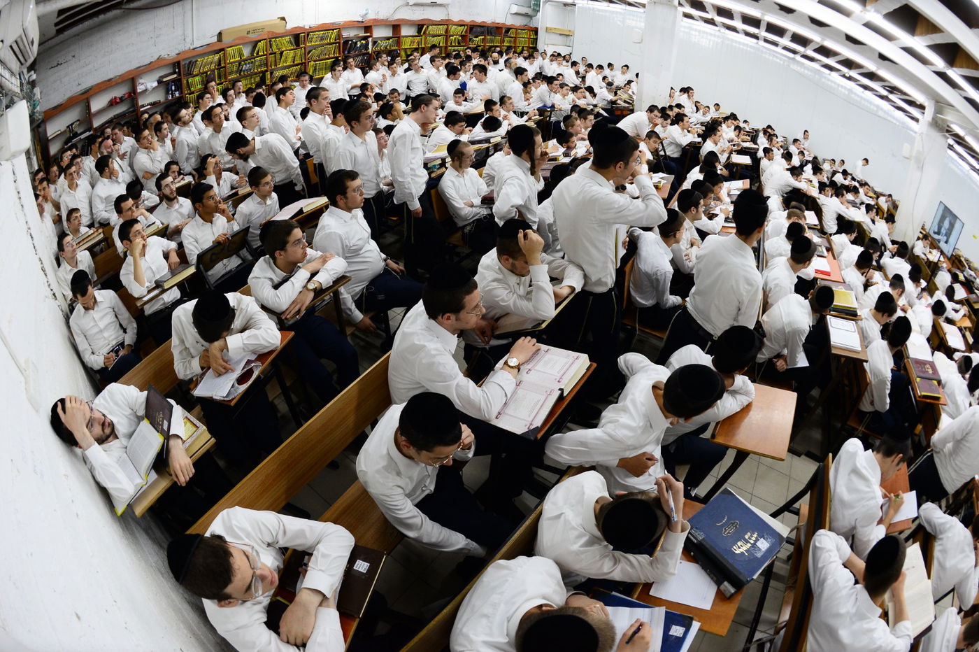 תיעוד מרהיב: נשיא המועצת בן ה-99 במסירת שיעור כללי