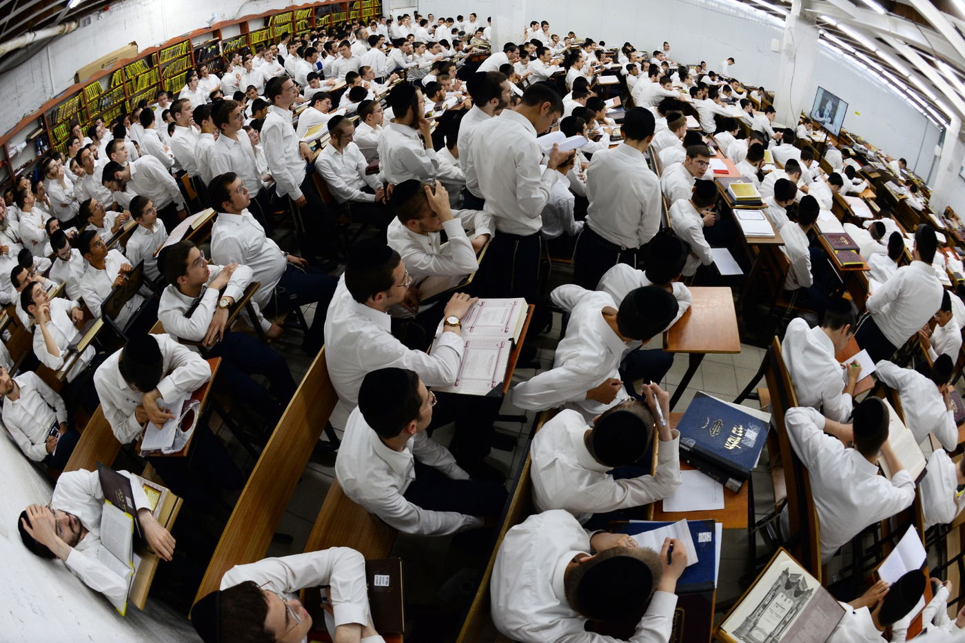 תיעוד מרהיב: נשיא המועצת בן ה-99 במסירת שיעור כללי