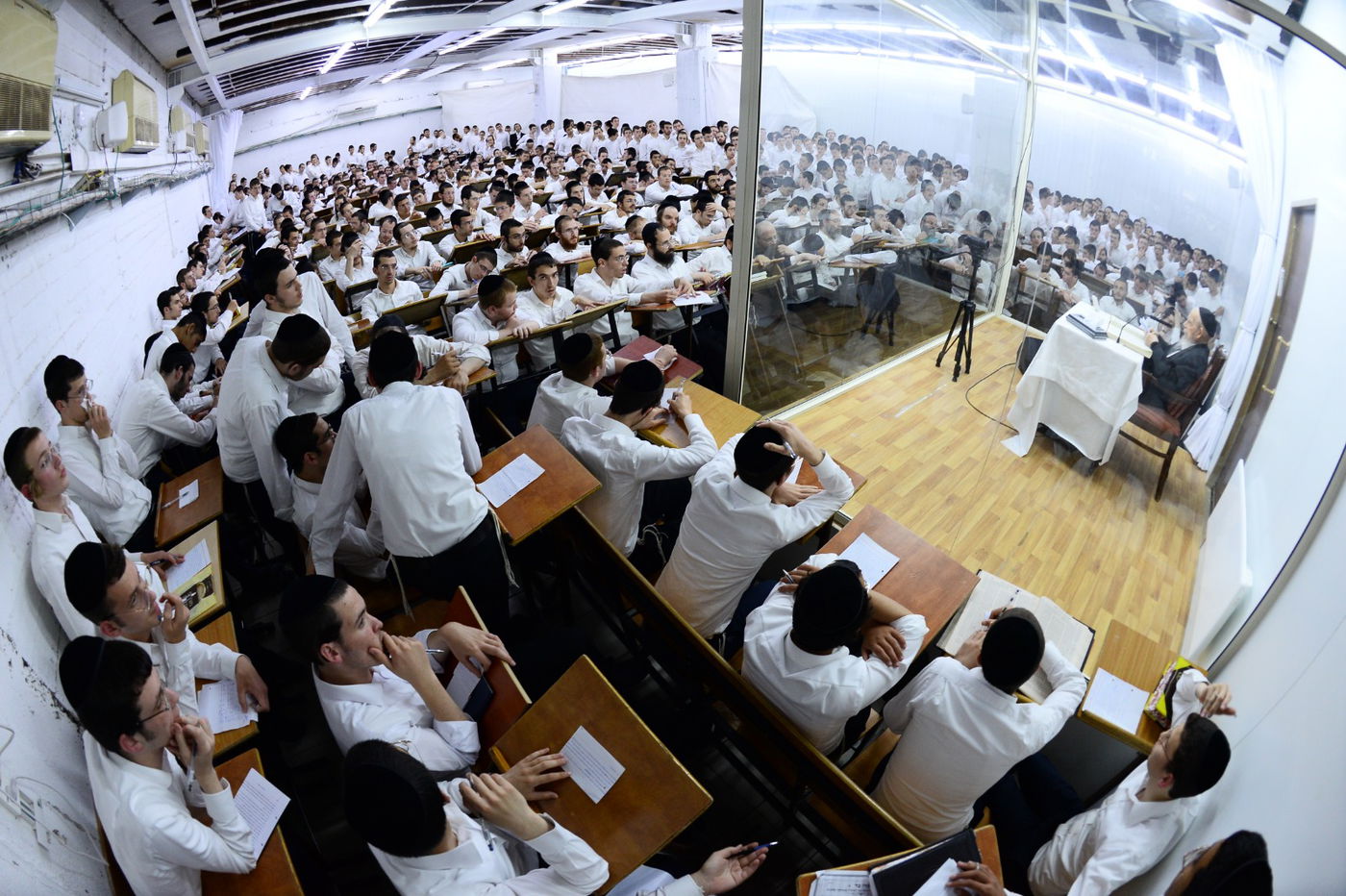 תיעוד מרהיב: נשיא המועצת בן ה-99 במסירת שיעור כללי