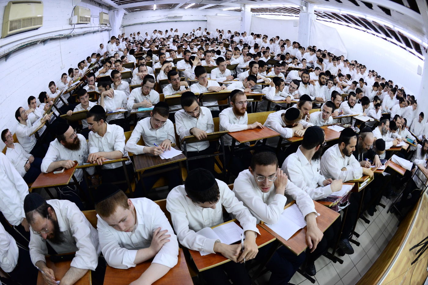 תיעוד מרהיב: נשיא המועצת בן ה-99 במסירת שיעור כללי