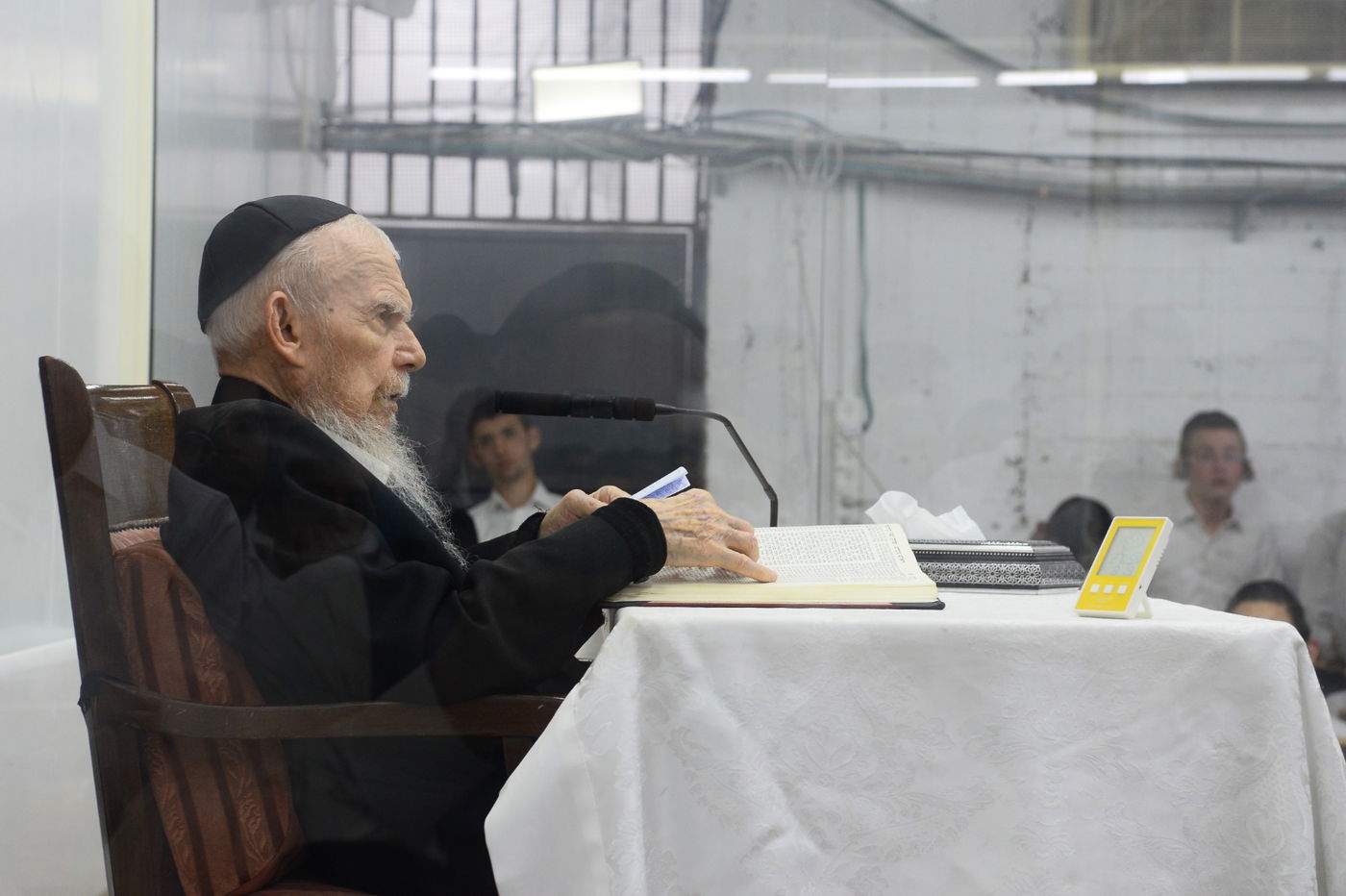 תיעוד מרהיב: נשיא המועצת בן ה-99 במסירת שיעור כללי