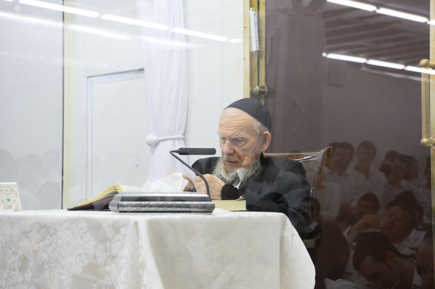 תיעוד מרהיב: נשיא המועצת בן ה-99 במסירת שיעור כללי