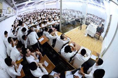 תיעוד מרהיב: נשיא המועצת בן ה-99 במסירת שיעור כללי