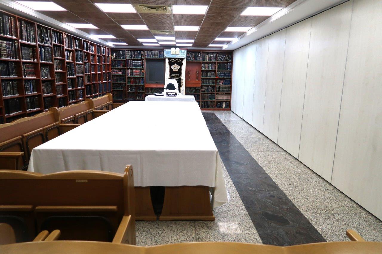 צאנז: הרבי הגיע לביתר וקיבל את חסידיו לברכה