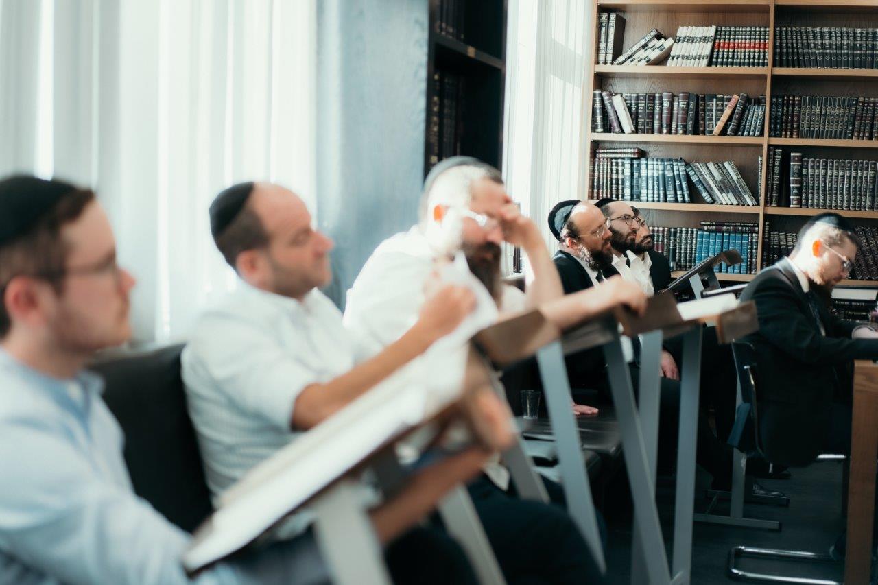 עצרות התעוררות בברלין; "כאן גוילין נשרפו אך זכינו והאותיות פורחות"