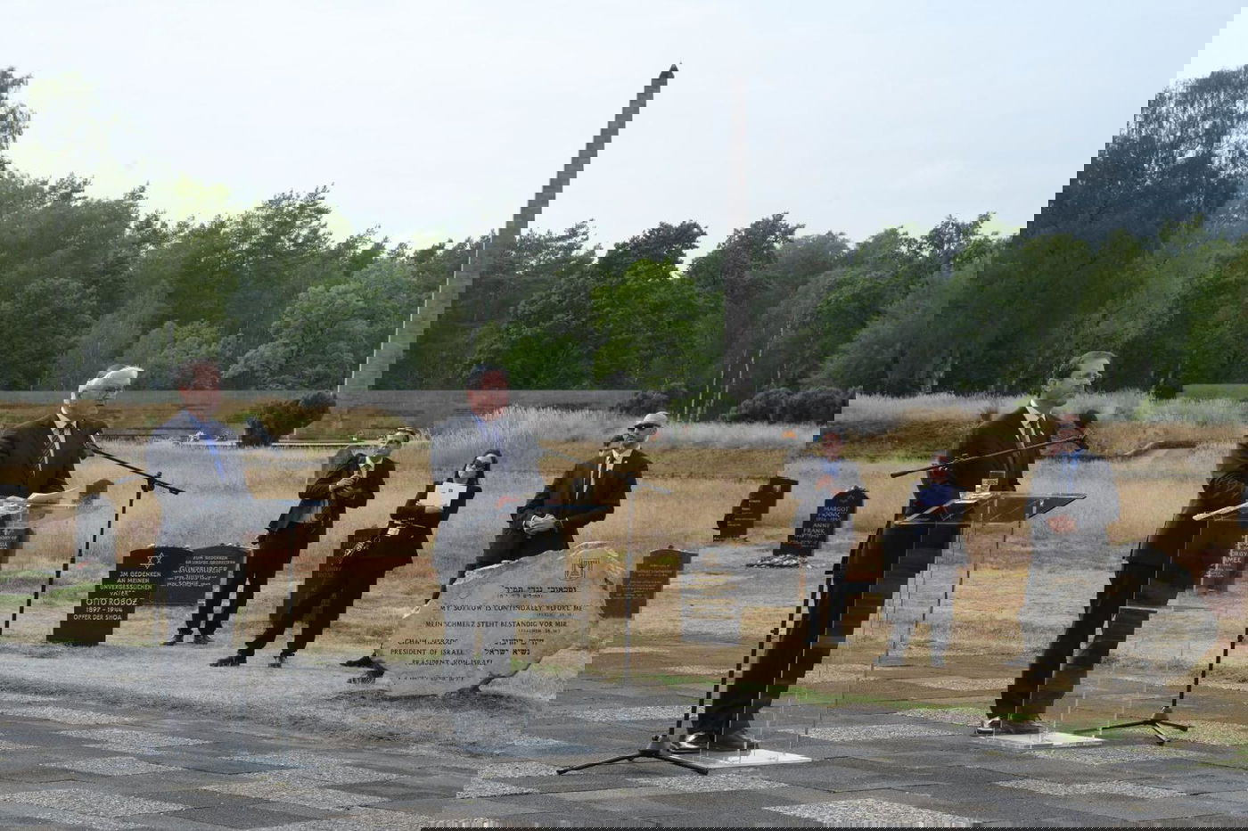 הנשיא הרצוג ביקר באתר הזיכרון במחנה הריכוז ברגן-בלזן