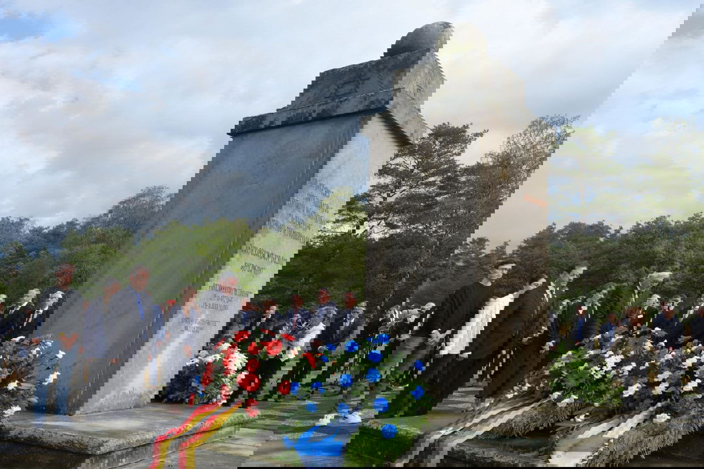 הנשיא הרצוג ביקר באתר הזיכרון במחנה הריכוז ברגן-בלזן