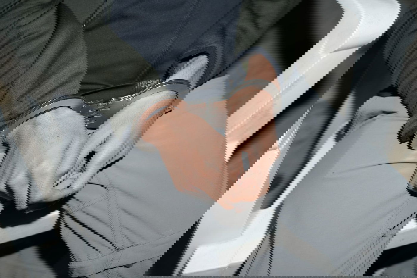 סוכן סמוי הפליל סוחרי אמל"ח וסמים; עשרות נעצרו