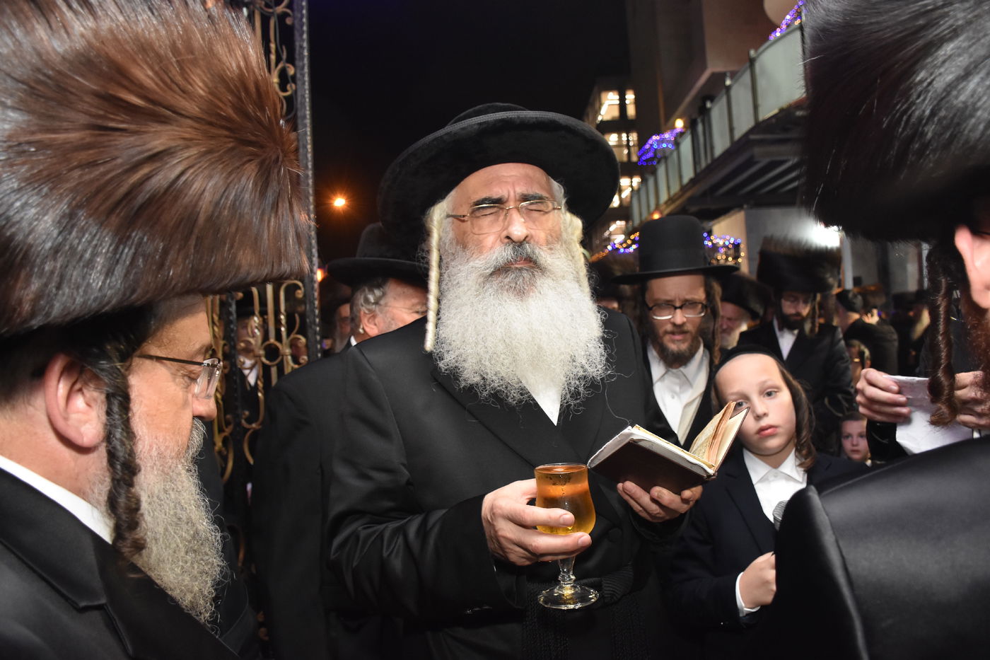 תיעוד: שמחת החתונה לבת גאב"ד סעקליד