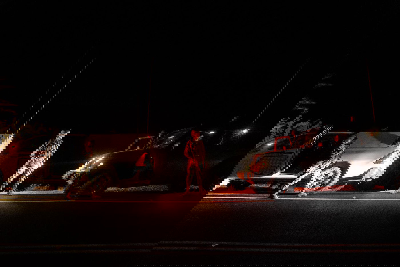 אבנים ומטענים הושלכו לעבר חיילים; 11 נעצרו • תיעוד