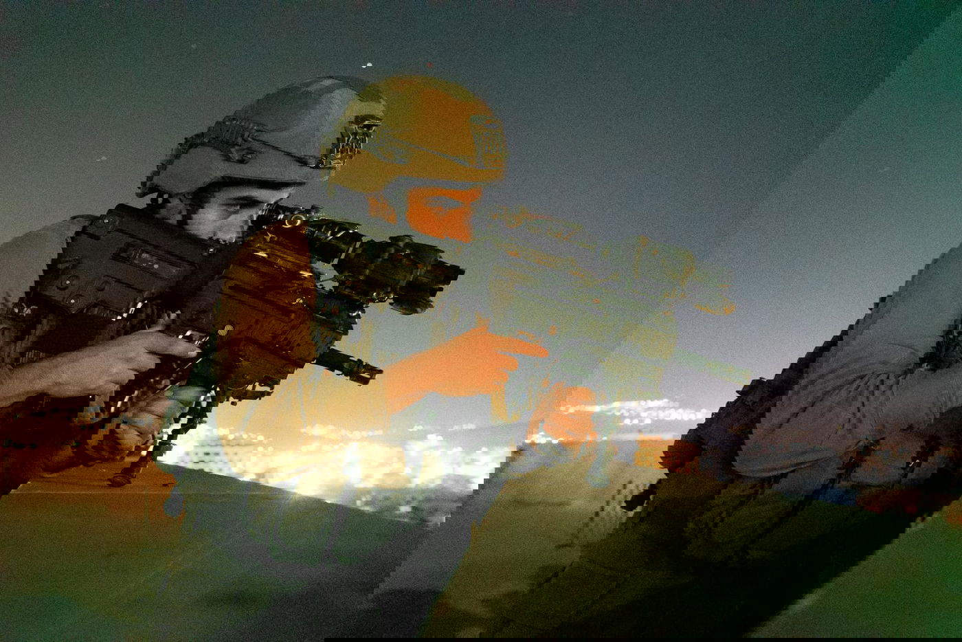 אבנים ומטענים הושלכו לעבר חיילים; 11 נעצרו • תיעוד