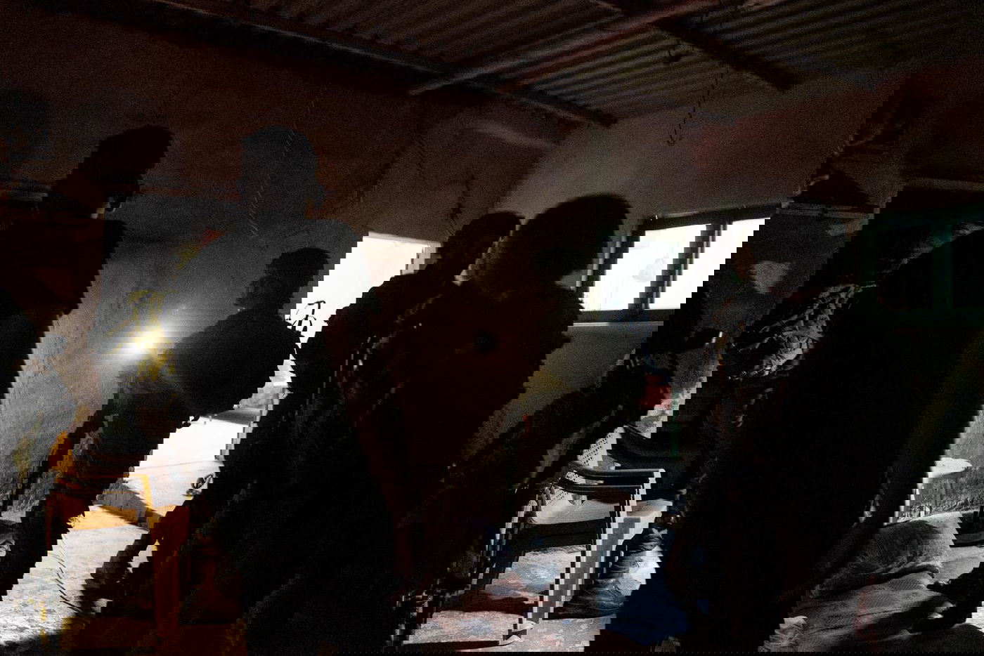 אבנים ומטענים הושלכו לעבר חיילים; 11 נעצרו • תיעוד