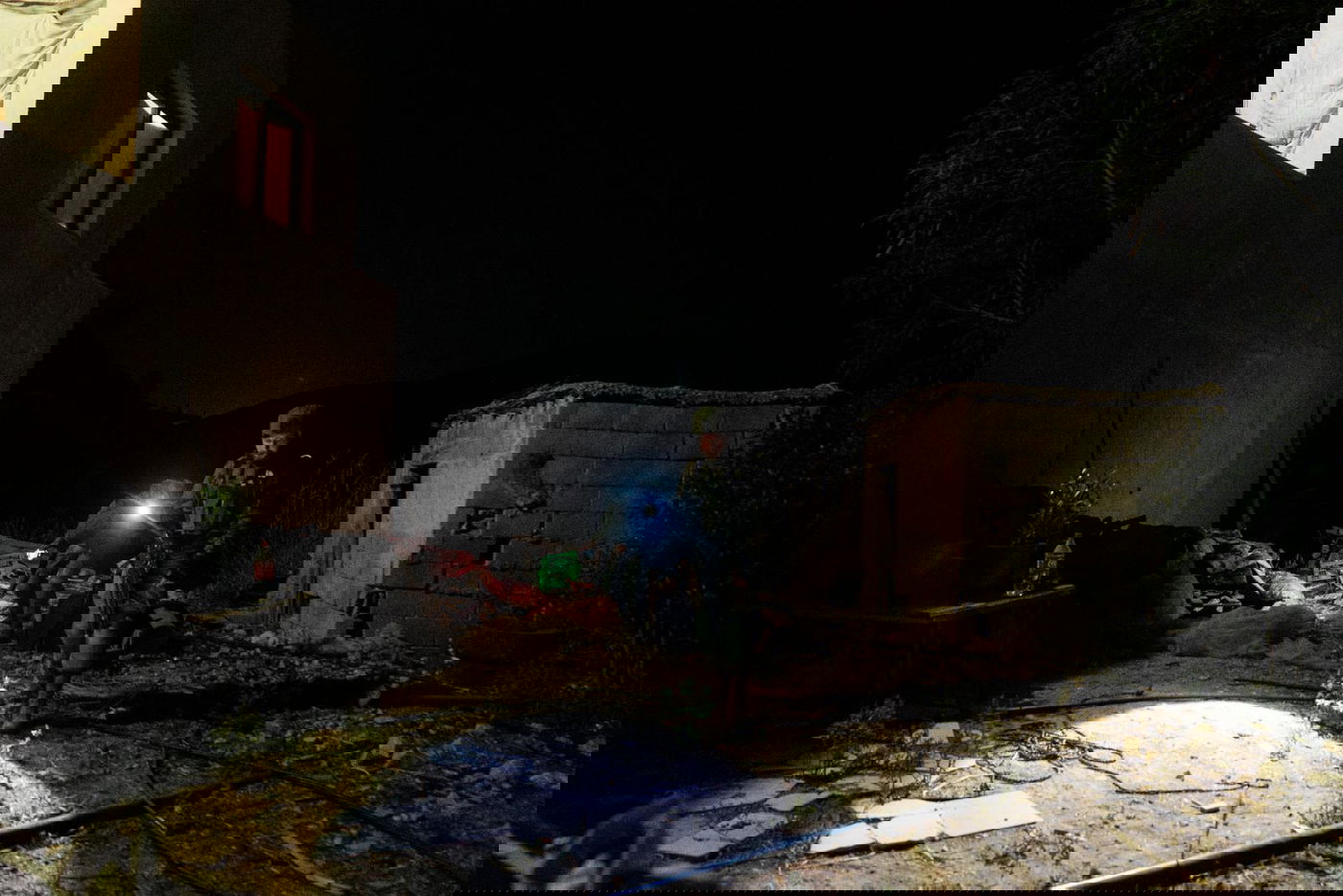 אבנים ומטענים הושלכו לעבר חיילים; 11 נעצרו • תיעוד