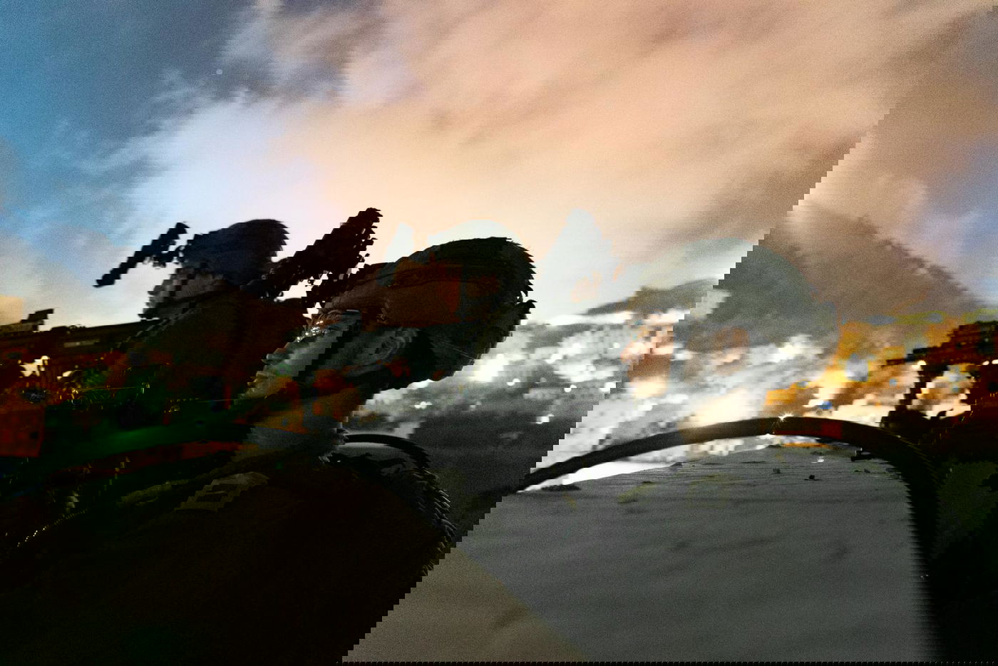 אבנים ומטענים הושלכו לעבר חיילים; 11 נעצרו • תיעוד