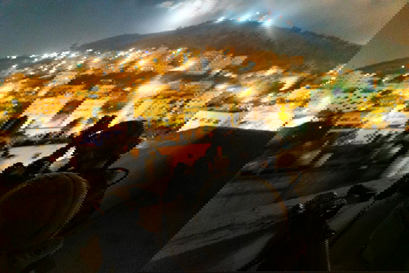 אבנים ומטענים הושלכו לעבר חיילים; 11 נעצרו • תיעוד