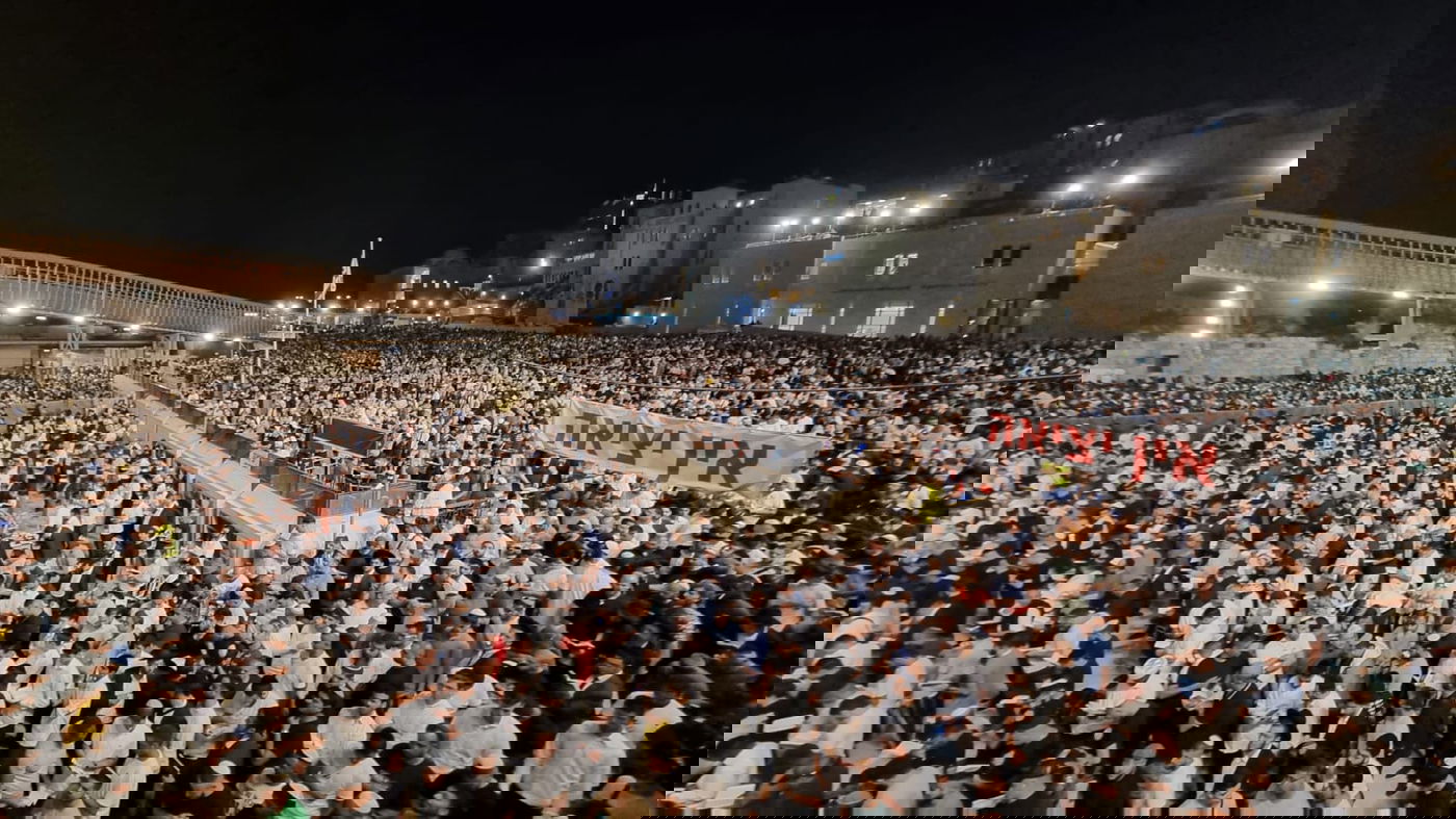 מעמד סליחות בכותל: רבבות בקבלת עול מלכות שמיים