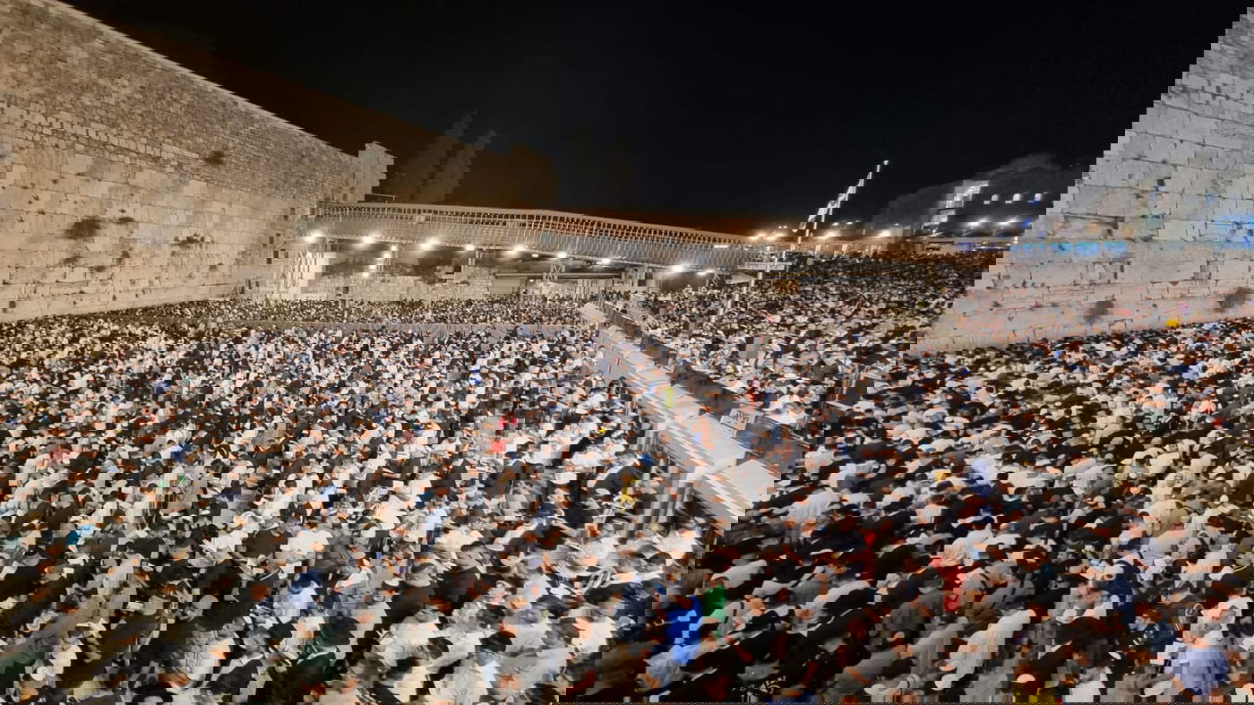 מעמד סליחות בכותל: רבבות בקבלת עול מלכות שמיים