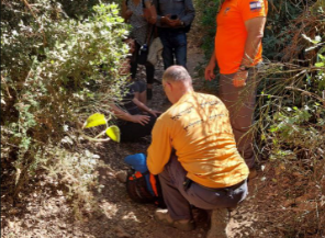 אישה חולצה משביל הפסגה בהר מירון אחרי שנחבלה