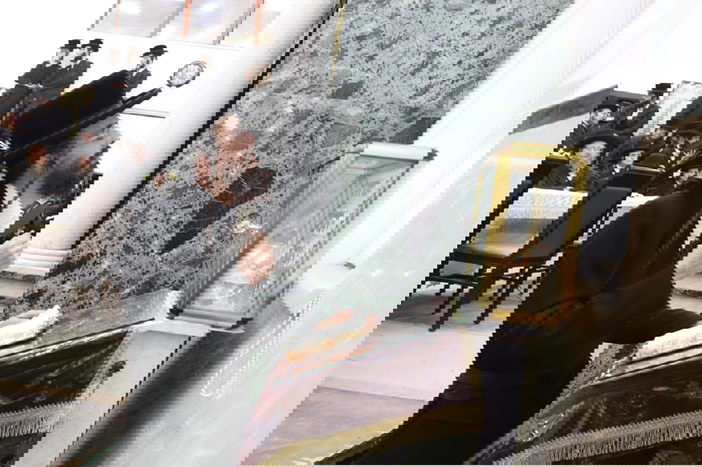 אדמו"ר עם צאת השבת, הערב