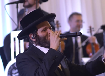 זאנוויל ויינברגר במחרוזת משירי משה יחזקיה וייס