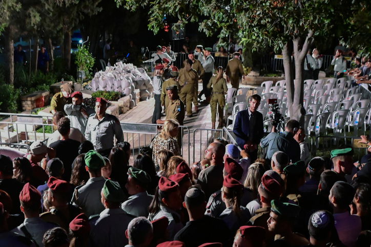 קהל המונים בהלוויה