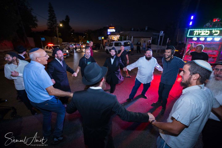 חג גבעת עדה: בית הכנסת נפתח מחדש והרב החרדי הוכתר לרב