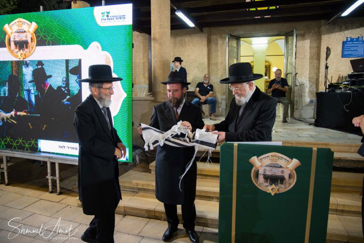 חג גבעת עדה: בית הכנסת נפתח מחדש והרב החרדי הוכתר לרב