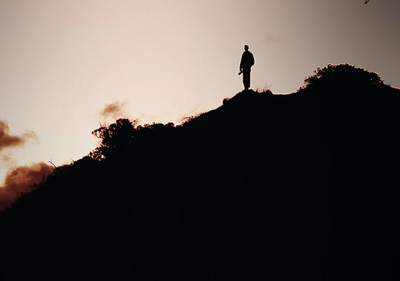 משה אלפסי בסינגל חדש: "מחבק אותי"