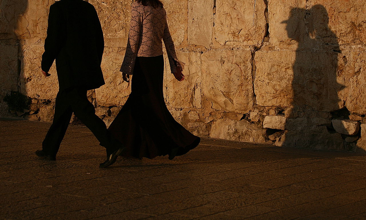 זוג חרדי בעיר העתיקה בירושלים | למצולמים אין קשר לכתבה