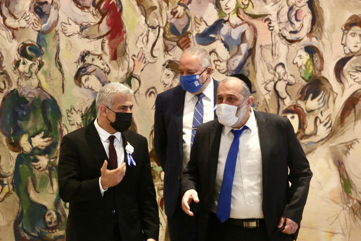 אריה דרעי מגיב לסערת הגזענות של יאיר לפיד: "אנחנו נשקם אותך"