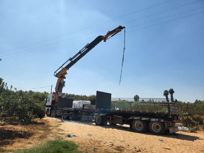 מנוף משאית פגע בכבל חשמל - 2 גברים התחשמלו למוות