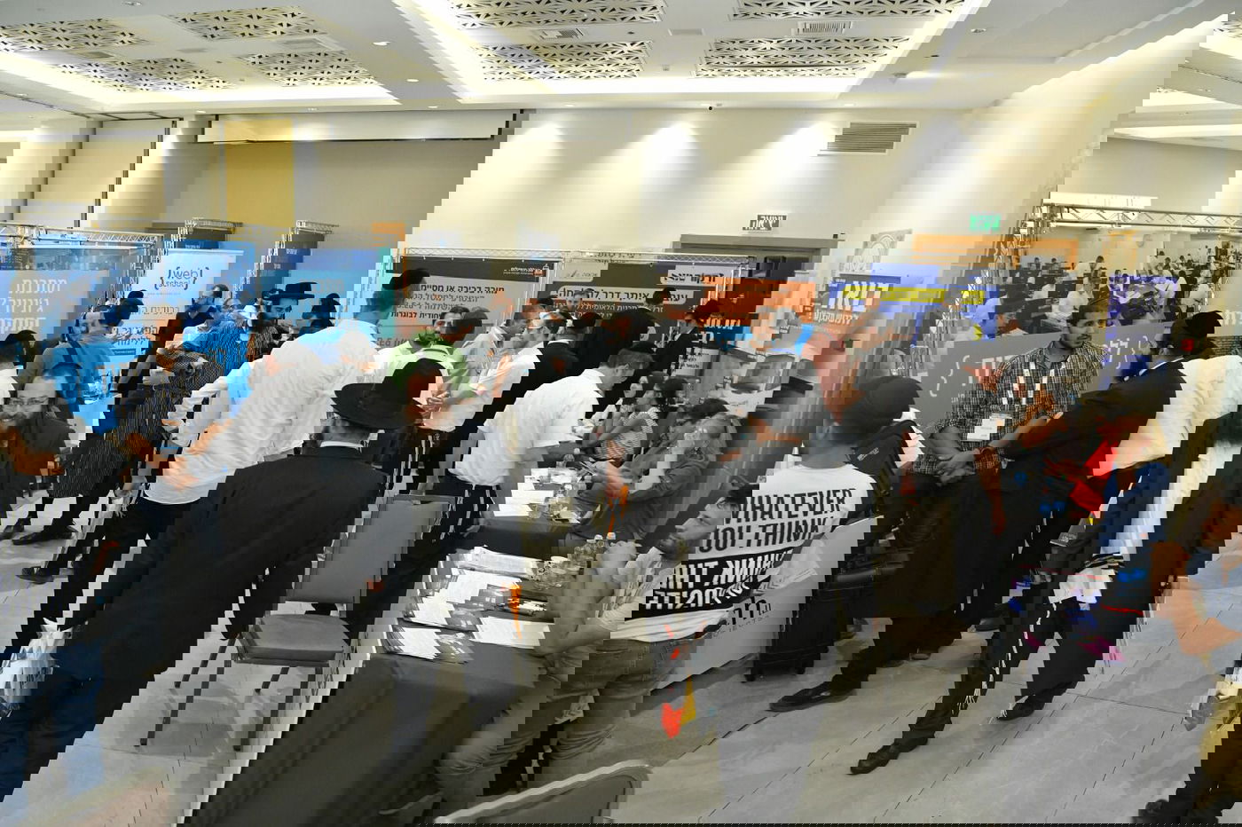 מאות גברים השתתפו ביריד לימודים ותעוסקה