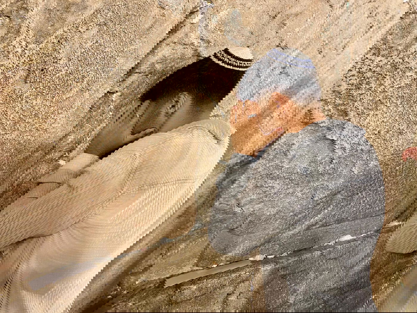 חצות לילה בכותל: השחקן בר ברימר ביקש סליחה