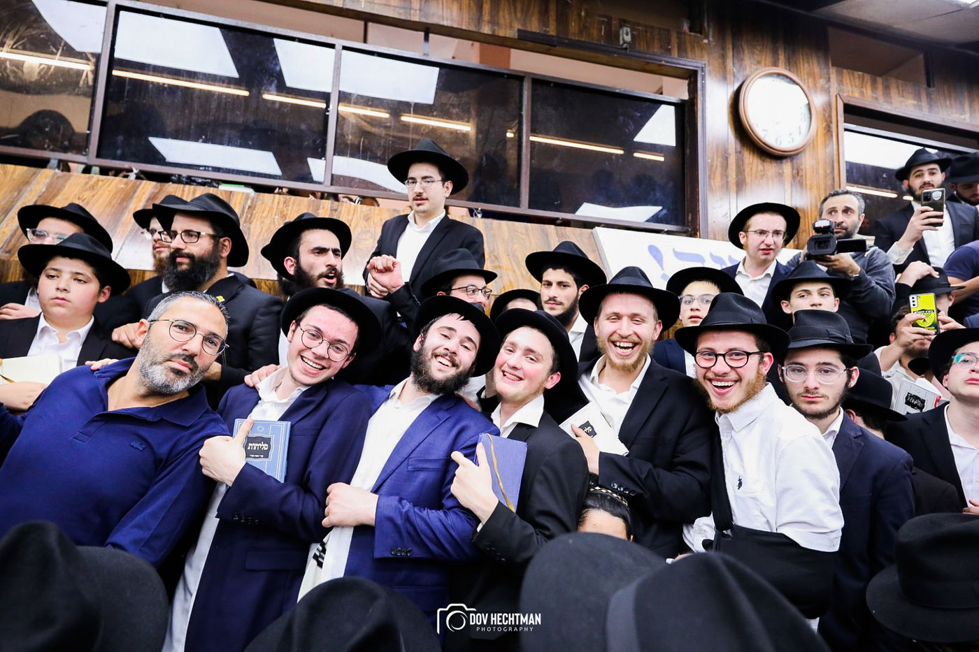 תיעוד מרהיב: אלפים מכל העולם בסליחות במרכז חב"ד 770